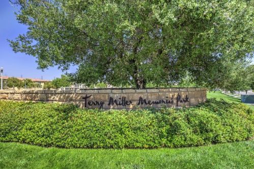 28474 Camino Del Arte Dr, Santa Clarita CA  91354-3094 exterior