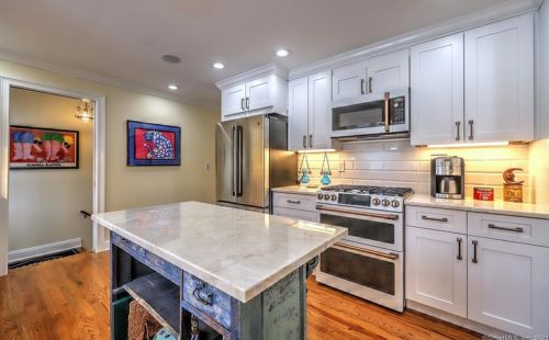 5 Weatherbell Dr, Norwalk CT 06851-1411 exterior