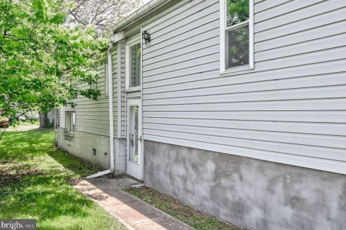 395 Eshelman St, Highspire PA  17034-1524 exterior