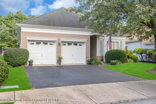 13 Silverspring Dr, Lakewood NJ  08701-7506 exterior