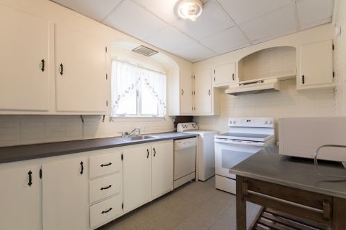 13 Middlesex St, Fall River MA 02723-3721 exterior