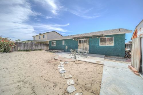 725 Dallas Ave, San Bernardino CA  92410-1127 exterior