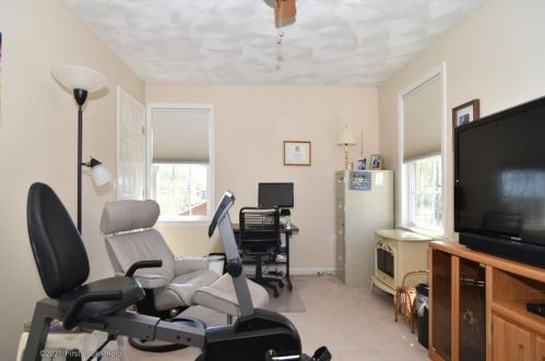 44 Boulevard Ave, Lincoln RI  02865-2108 exterior