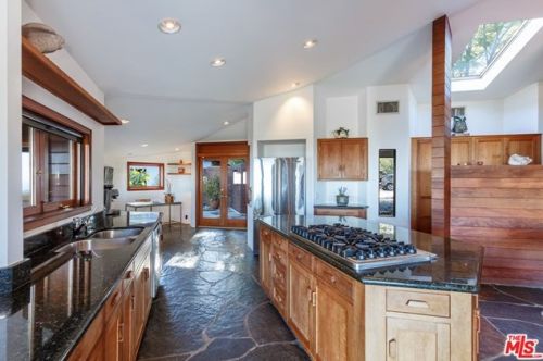 2440 Minard Rd, Topanga CA  90290-3402 exterior