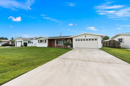 419 Willows Ave, Fort Pierce, FL 34952-1359