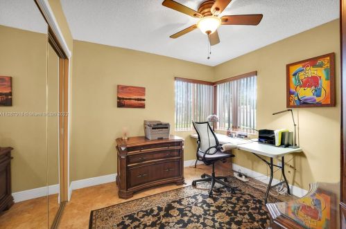 18126 61st Pl, Hialeah FL  33015-5601 exterior