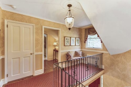 8 Emerson Rd, Muttontown NY  11545-3116 exterior