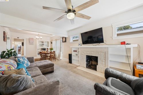 6218 Hilton St, Oakland CA  94605-1447 exterior