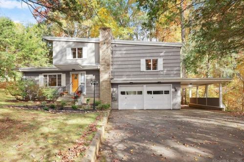 38 Hemlock Trl, Bridgeport CT  06611-3343 exterior