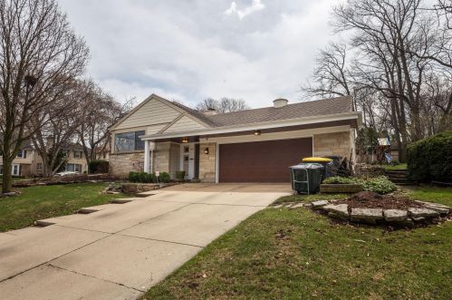 8605 Ravenswood Cir, Milwaukee WI 53226-4657 exterior