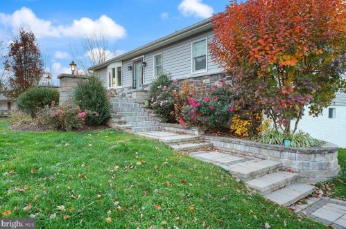 957 Mary Ellen Ln, Collegeville, PA 19426-4103