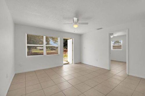 421 24th St, Fort Pierce, FL 34950-2740