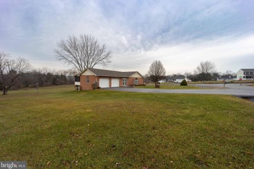 20 Gideon Ln, Falling Waters WV exterior