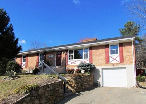 5225 Lakeland Dr, Roanoke VA  24018-3305 exterior