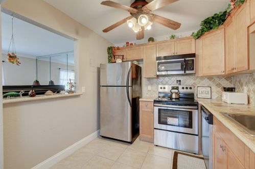 239 Saxony, Delray Beach FL  33446-1842 exterior