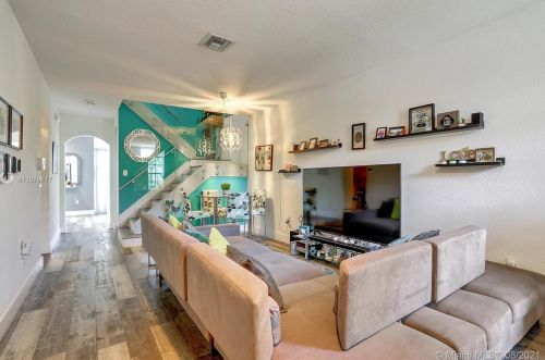 8457 25th Ct, Hollywood, FL 33025-2913