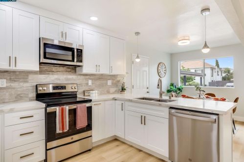 1706 88th Ave, Oakland CA  94621-1006 exterior