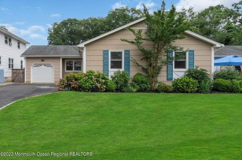 802 Laura Herbert Dr, Point Pleasant Beach, NJ 08742-3742