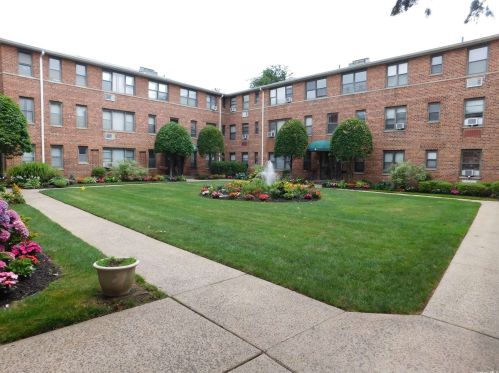 320 Atlantic Ave, East Rockaway NY  11518-1142 exterior