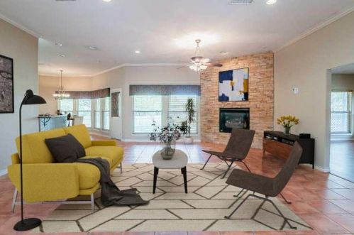 824 Havenwood Ln, Fort Worth, TX 76112-1019