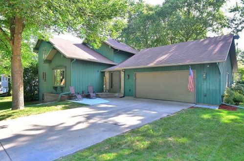 421 10th Ave, Faribault MN  55021-6433 exterior