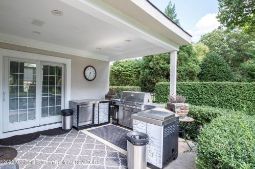 24 Dora Ln, Holmdel Village NJ  07733-1671 exterior