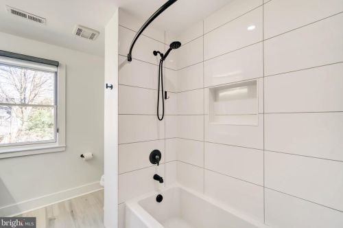 4624 Asbury Pl, Washington DC  20016-4325 exterior