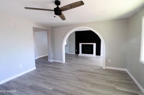 2052 73rd Dr, Phoenix, AZ 85035-3209