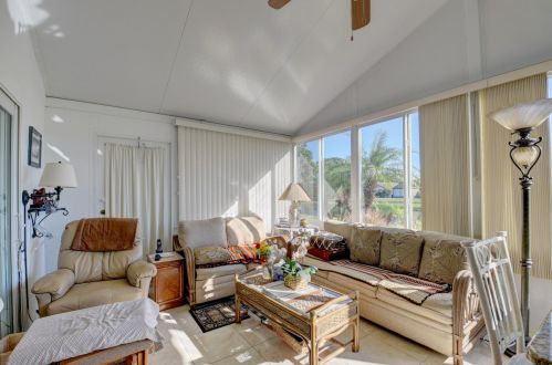 5136 Mirror Lk Blvd, Boynton Beach FL  33472-1211 exterior