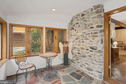 207 Thomas Ave, Riverton NJ 08077-1039 exterior