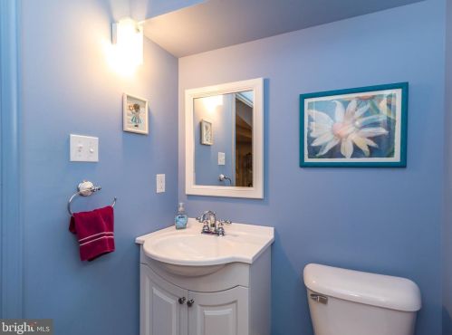 732 Castlewood Dr, Dresher PA 19025-2015 exterior