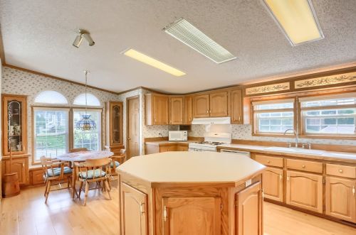 123 Rock Lake Dr, Zelienople PA  16063-8905 exterior