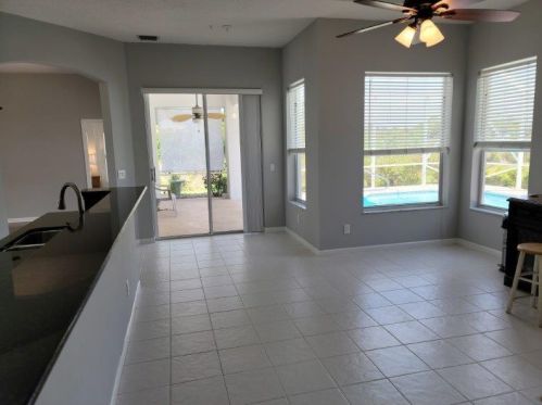 1041 Abingdon Ave, Fort Pierce FL  34953-2804 exterior