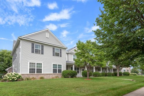 11301 Chisholm Cir, Minneapolis, MN 55449-4553