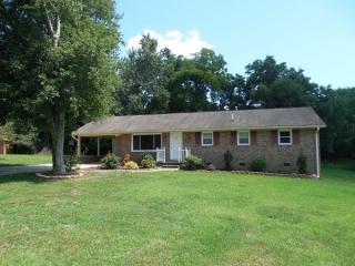 412 Glen Oaks Rd, Burlington, NC 27217-8919