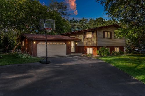 8824 70th St, Kenosha, WI 53142-7631
