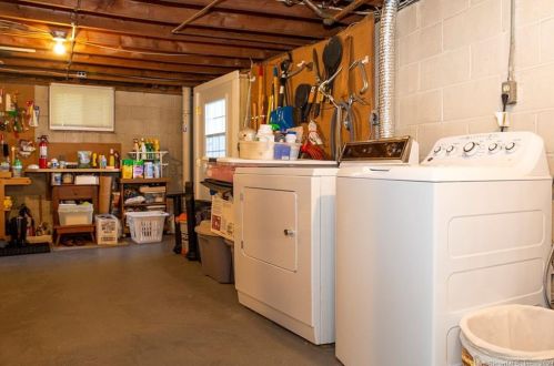 16 Visconti St, Norwalk CT  06851-4033 exterior