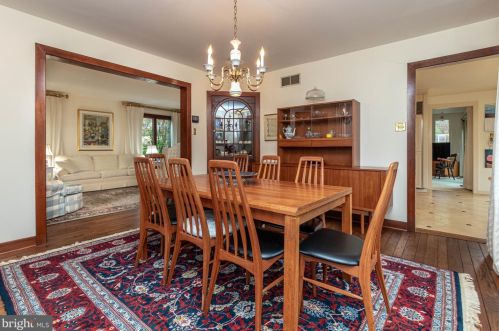 1006 Gwilym Cir, Berwyn PA  19312-2237 exterior