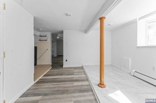 17 Hickory Dr, Oakland NJ  07436-2519 exterior