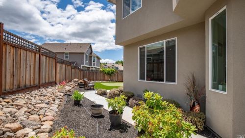 2133 Vintage Cir, Santa Rosa CA  95404-1350 exterior