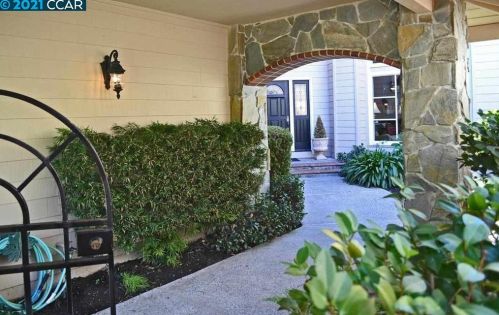 887 Redwood Dr, Danville, CA 94506-2184