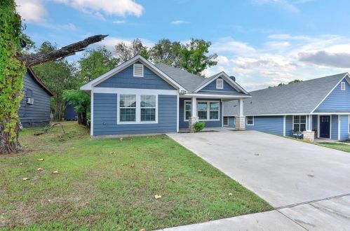 304 Hull St, Denison, TX 75021-4922