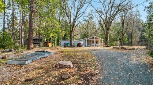 13725 Peardale Rd, Grass Valley, CA 95945-9066