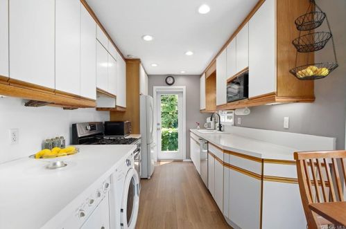 5 Augusta Pl, White Plains NY  10603-1901 exterior