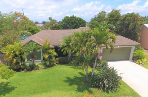 651 Mccracken Ave, Fort Pierce, FL 34953-3933