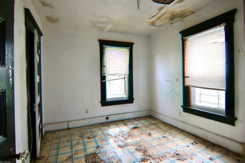 13 Essex St, East Orange NJ  07017-1305 exterior