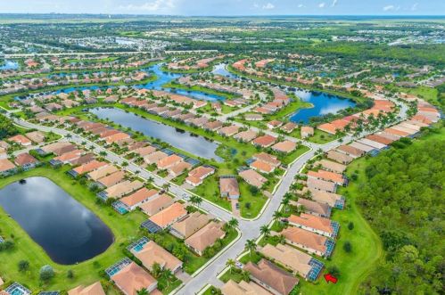 14487 Manchester Dr, Naples FL  34114-8630 exterior