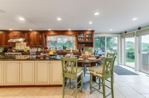 49 Crystal Beach Blvd, Moriches NY  11955-1909 exterior