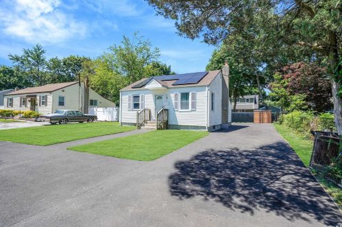 45 Booker Ave, Wheatley Heights NY  11798-4502 exterior