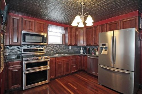 206 Dersam St, Mckeesport, PA 15133-3504